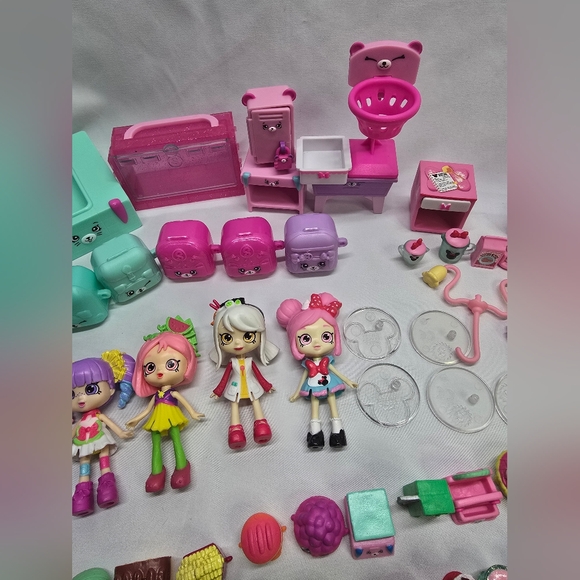 Huge Moose Shopkins Lot- Dolls, Figures, and Accessories + Disney Waffle Set - Picture 4 of 17